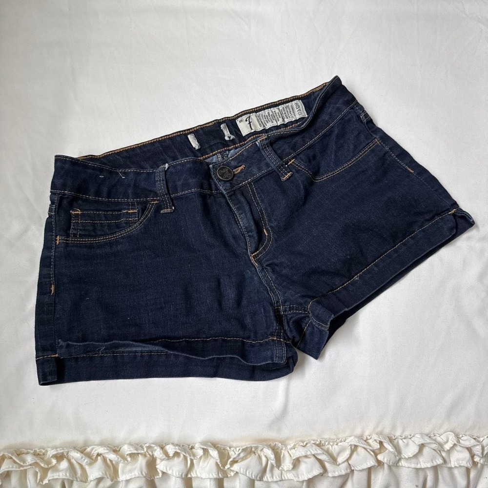 Low rise dark wash Jean shorts  Y2K Indigo Rein size 7 dark wash denim shorts